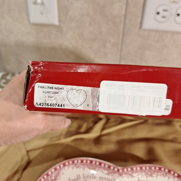 Johnson Brothers Twas The Night Before Christmas Red and White Heart Plate - Picture 9 of 11